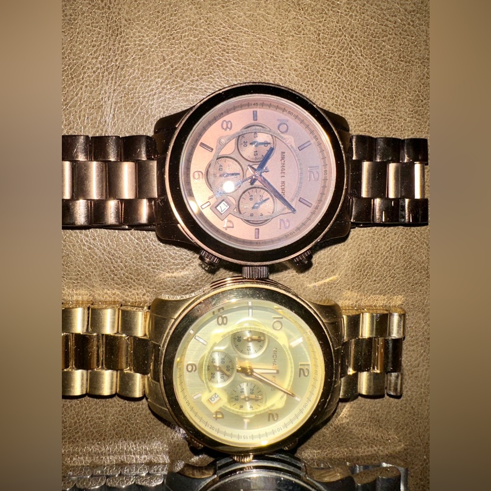 Gold Unisex Michael Kors Watch. - Picture 4 of 4